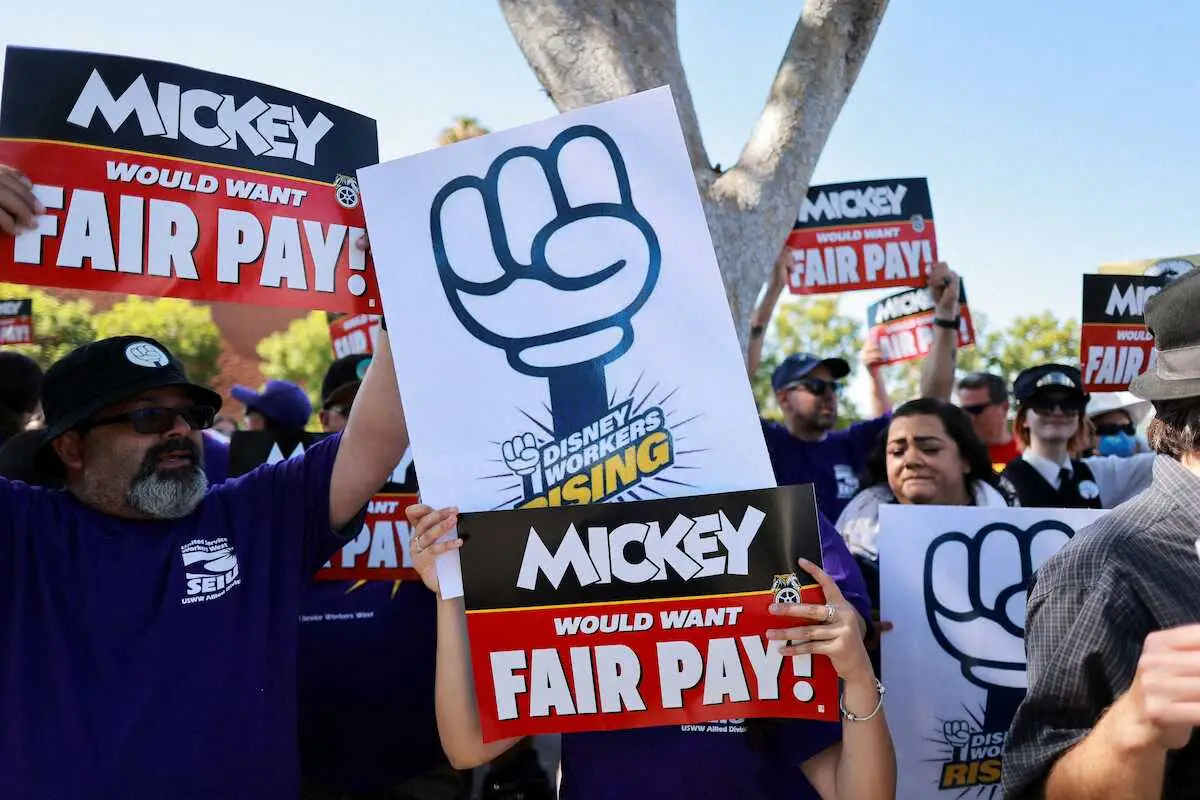 米ディズニーランド　労働組合がスト権確立　40年ぶりのストライキ実施か