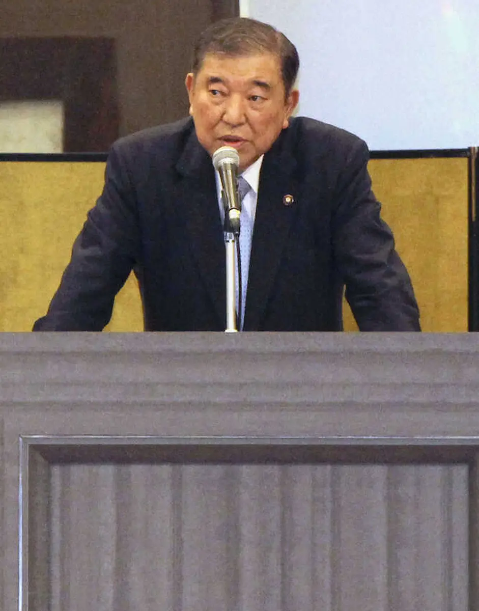 鳥取県米子市で開かれた自民党県連会合で講演する石破元幹事長