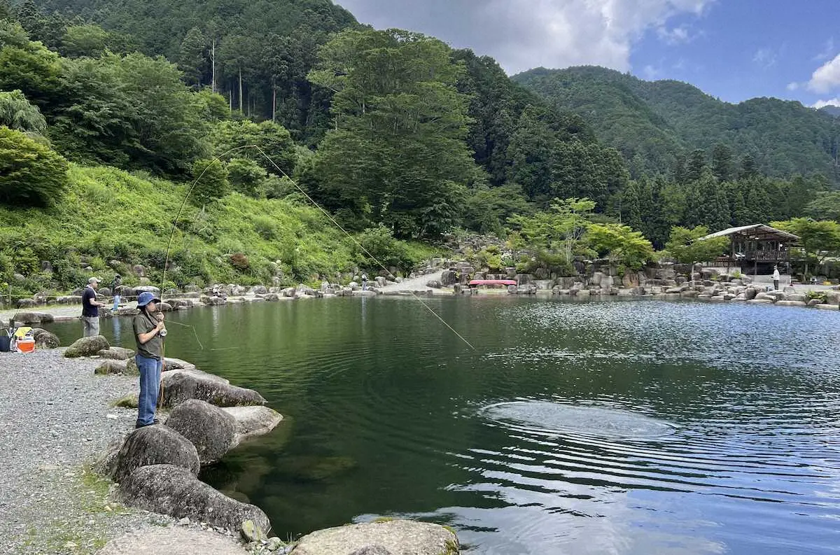 【画像・写真】ドライ一筋で52センチ・ヤシオマス!!パロマーノット×強力ティペットで奇跡　栃木県・発光路の森FA