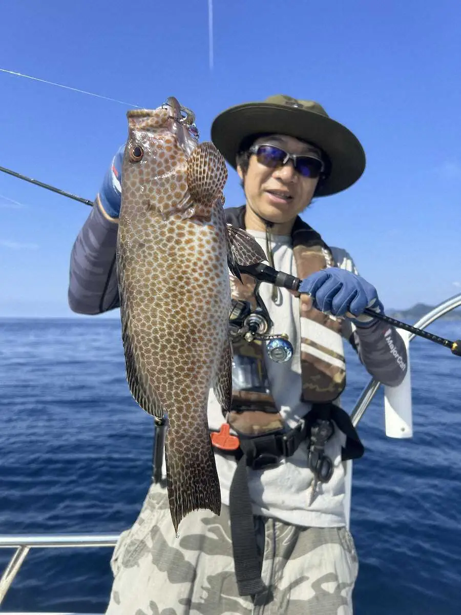 三重県南部でスーパーライトジギング　魚種問わずのサマーカーニバル！良型オオモンハタもゲットだ