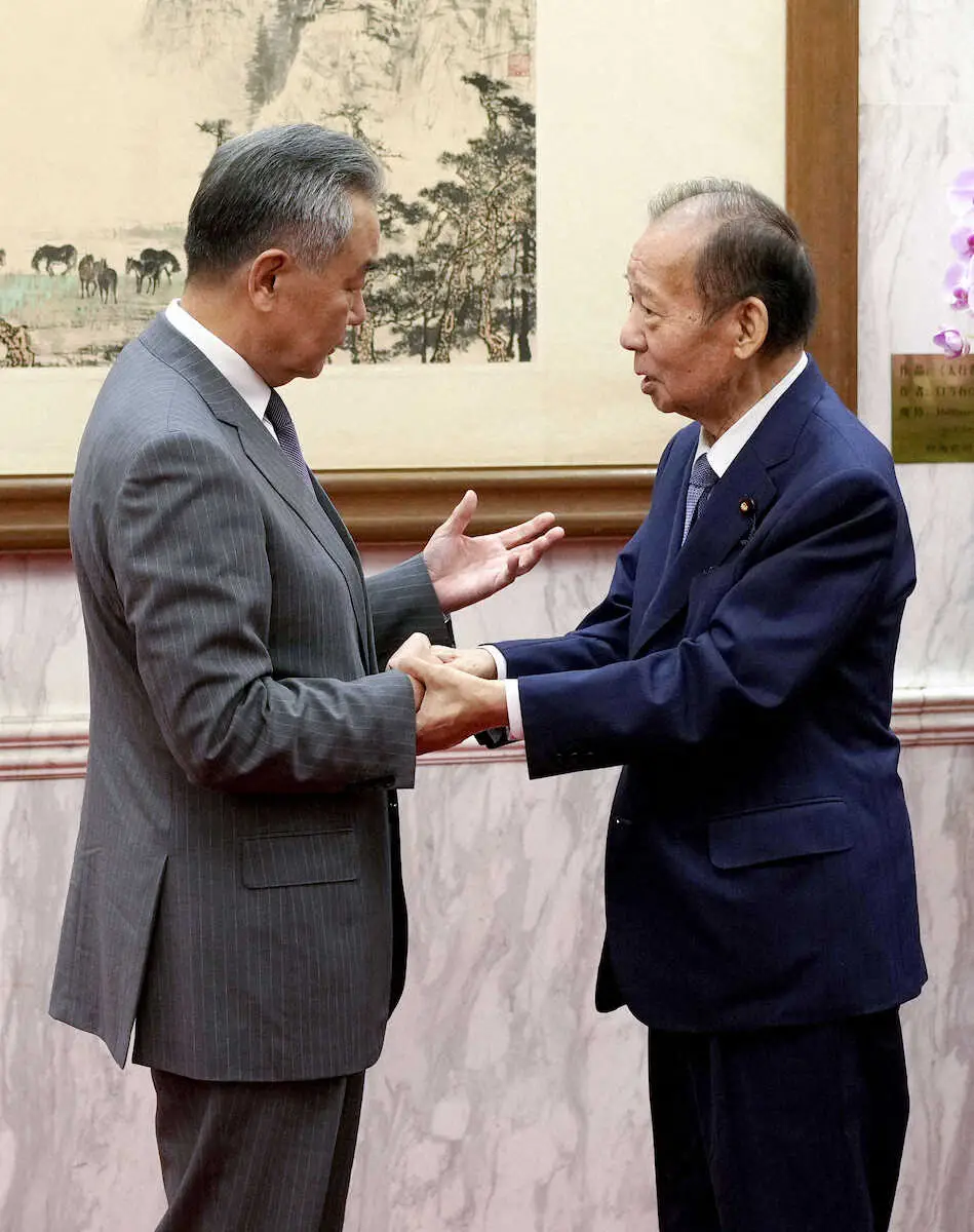 【画像・写真】中国・王毅外相　パンダの新たな貸与に前向き　二階氏らと北京で面会