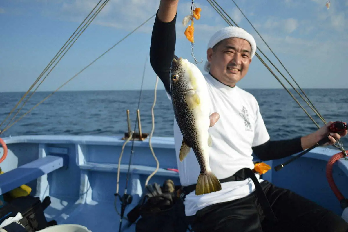 ショウサイ“大原サイズ”　2キロ超トラだ　フグの大型シーズンやってきた!　大原・幸盛丸