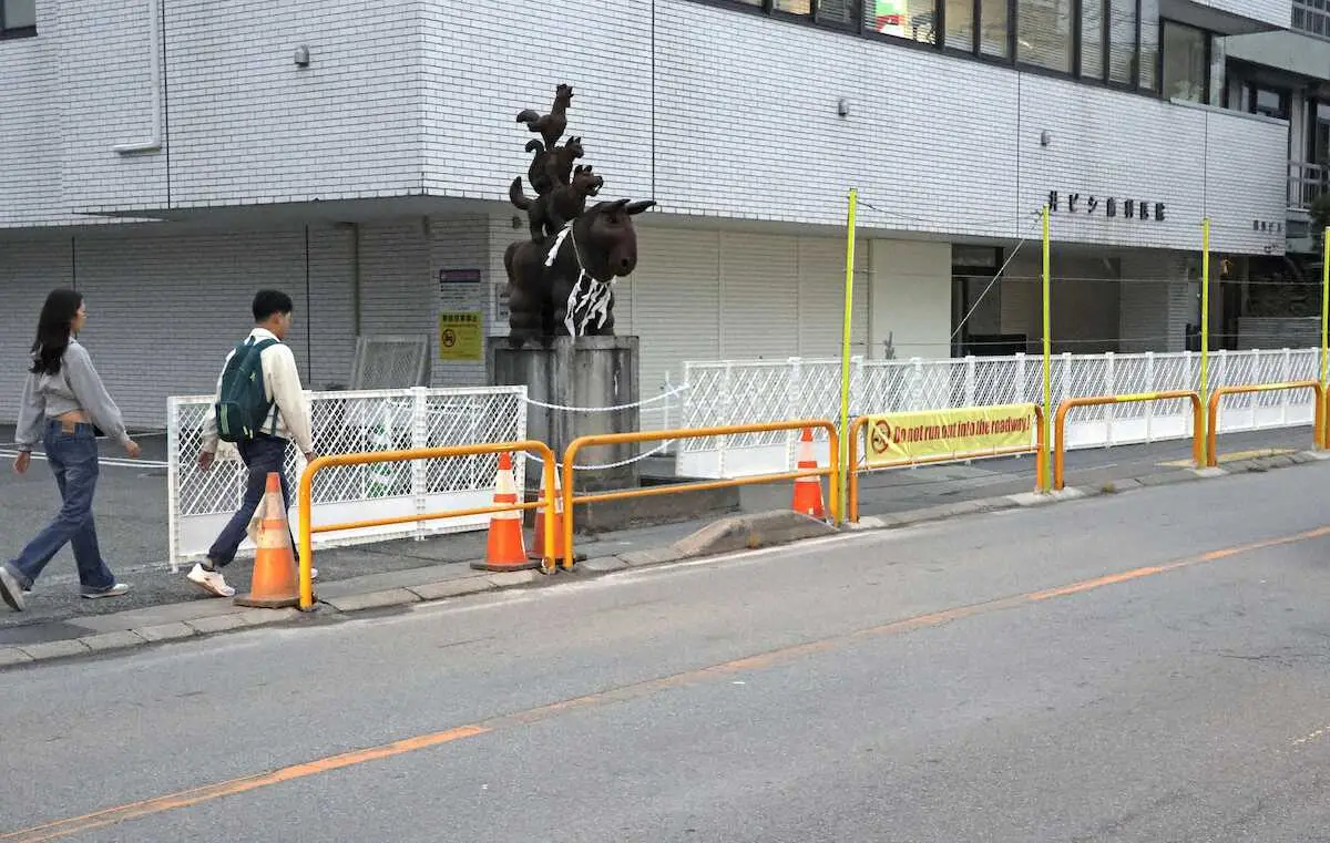 富士山写真スポットの柵を5メートル増設　山梨県富士河口湖町