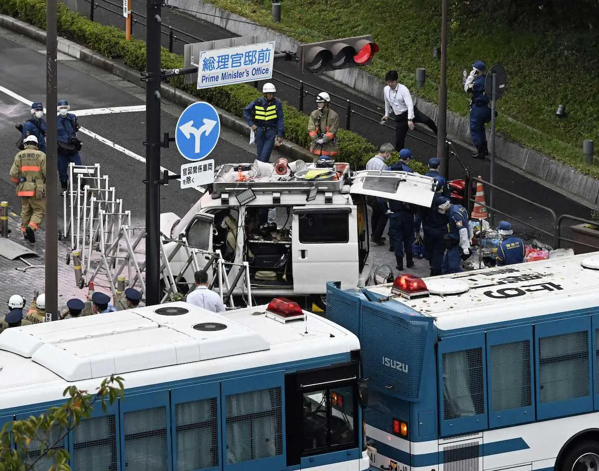 【画像・写真】自民党本部付近に火炎瓶か　官邸に車突っ込む、40代後半とみられる男を現行犯逮捕