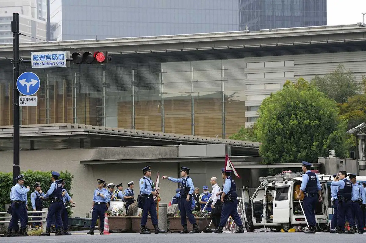 【画像・写真】“活動家”49歳男を現行犯逮捕　自民党本部に火炎瓶　首相官邸前に車で突入　石破首相“屈しない”