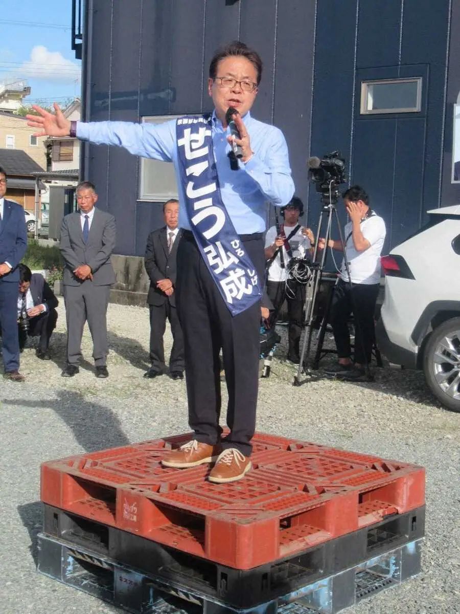 【画像・写真】“仁義なき戦い”は世耕氏に軍配　安倍元首相の靴で遊説、強力地盤継いだ二階氏三男退け当確