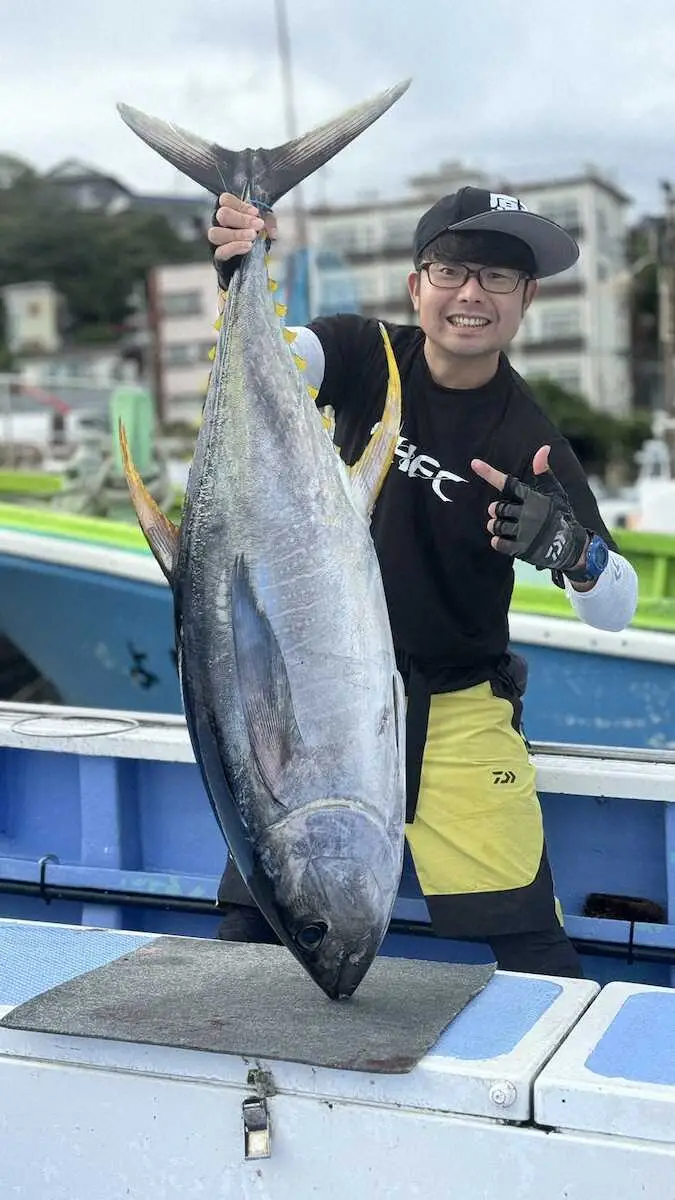 アシスト感謝！初キハダ鳥肌25キロ　大物に緊張もチーム一丸でゲット