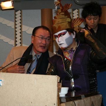 ＮＨＫの相撲中継にゲスト出演する輪島大士氏とデーモン小暮閣下（右）