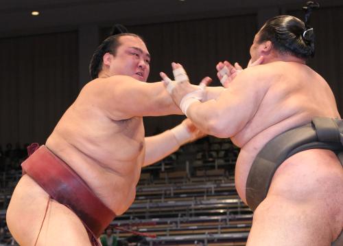 稀勢の里　初日から３連勝も「満足していてはダメ」