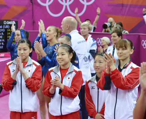 日本女子は８位も笑顔で演技！米国　圧勝で４大会ぶりＶ