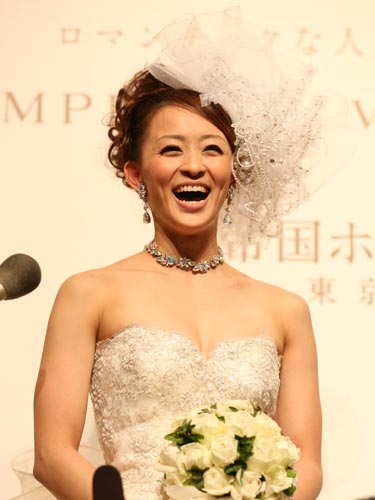 田中理恵モデル初挑戦　ウエディングドレス「５年以内に」