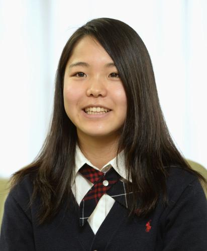 ノルディックスキーのワールドカップジャンプ女子で個人総合優勝を果たし、北海道から表彰され笑顔の高梨沙羅
