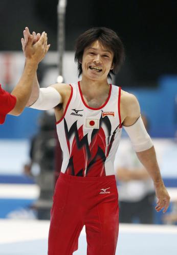 内村　平行棒でも「金」　世界体操で日本勢32年ぶり