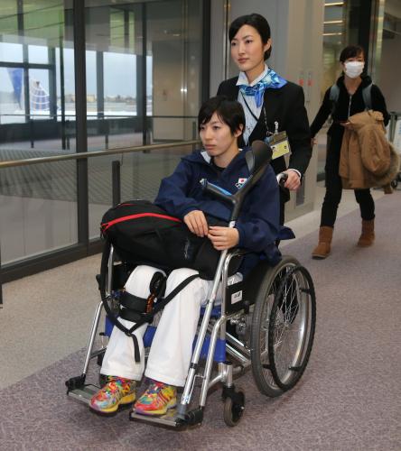 伊藤みき車椅子で傷心帰国　しばらくは治療専念