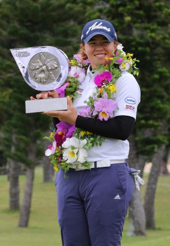 タイ家族支える　サタヤ逆転優勝「思ってもなかった」