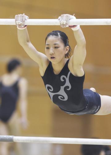 体操女子代表が演技披露　エース寺本、ふなっしーが心の支え