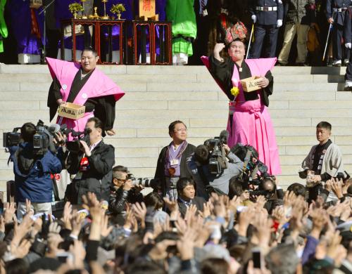 【画像・写真】井上真央、白鵬らが恒例の豆まき　成田山新勝寺で節分会