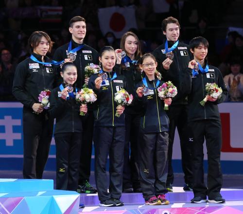 日本、２大会連続の銅メダル　羽生「どんな順位でもうれしい」