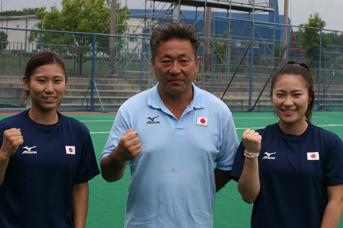 親子３人でリオ切符を誓う永井監督、長女・友理（左）、二女・葉月