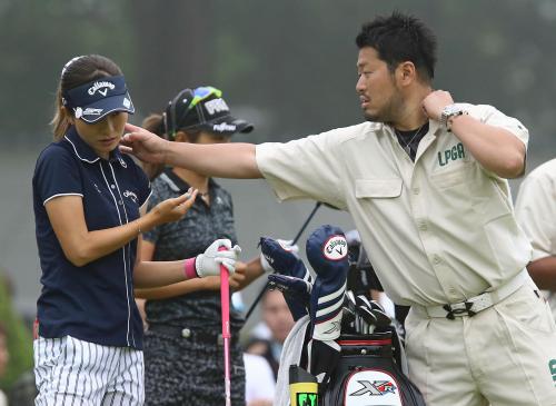 【画像・写真】光里　元さやチャージ６６首位　お騒がせキャディーと「楽しい」