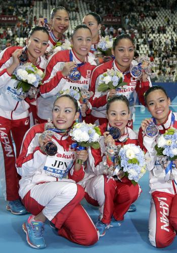 銅メダルを獲得した日本チーム（ＡＰ）