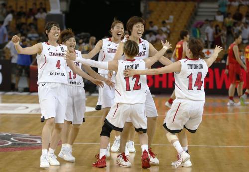 【画像・写真】女子バスケ、やったぞリオ五輪切符！資格停止の制裁乗り越え３大会ぶり