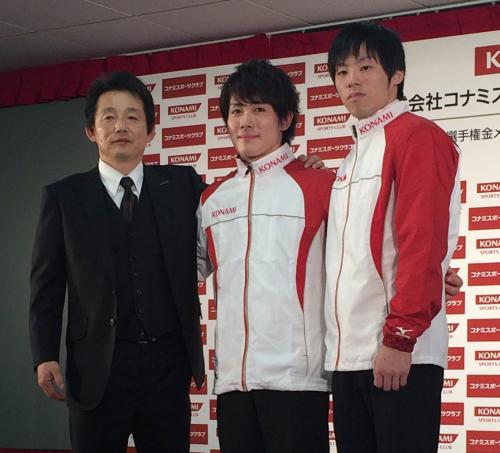 体操男子の加藤凌平（中央）は父裕之（左端）が監督のコナミスポーツクラブに来春入社する。右端は古谷嘉章