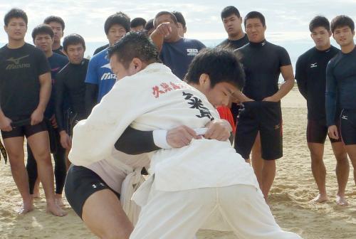 五輪代表候補が沖縄相撲に挑戦　永瀬「非常に参考になった」