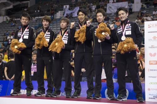 日本男子、女子に続き中国に完敗も３９年ぶり銀メダル