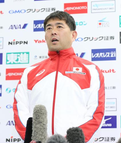 競泳平井監督　目標メダルは「複数の金メダル」