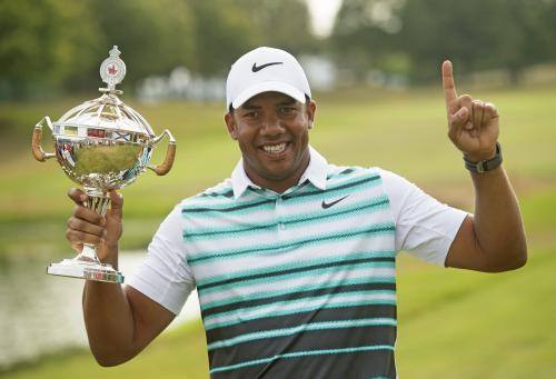 米男子ゴルフ　ベガスが５年ぶりのツアー２勝目　岩田は６５位