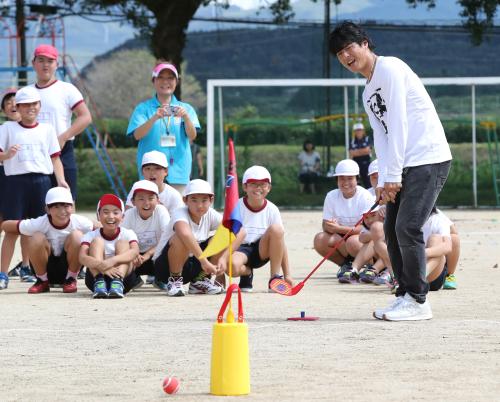遼　亜斗夢と熊本の小学校訪問「パワーをもらった」