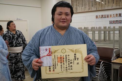 新十両・小柳「いい経験になりました」　相撲教習所卒業式