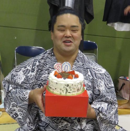 妙義龍３０歳誕生日「燃える気持ち」　九州場所は「張り切って」