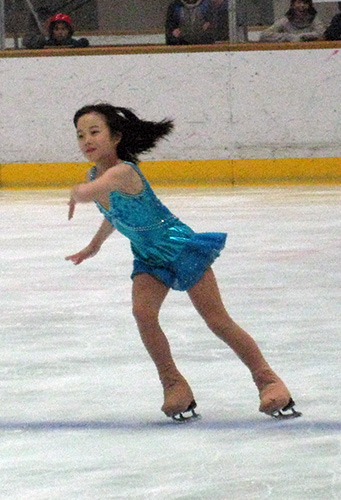京都アクアリーナアイススケートリンクオープニングイベントのエキシビションに登場した本田紗来