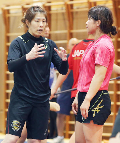 沙保里コーチが初指導　女子日本代表合宿「難しいが、やりがい」