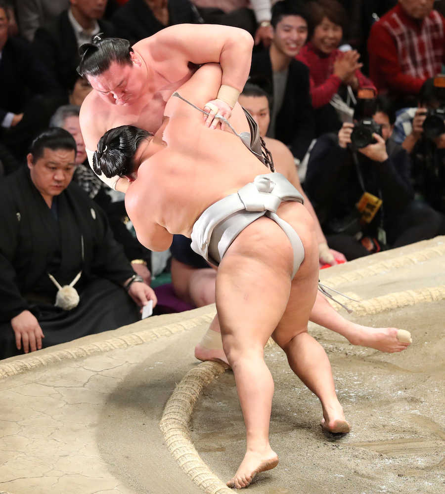 白鵬　初優勝の稀勢の里に「おめでとう、だね」