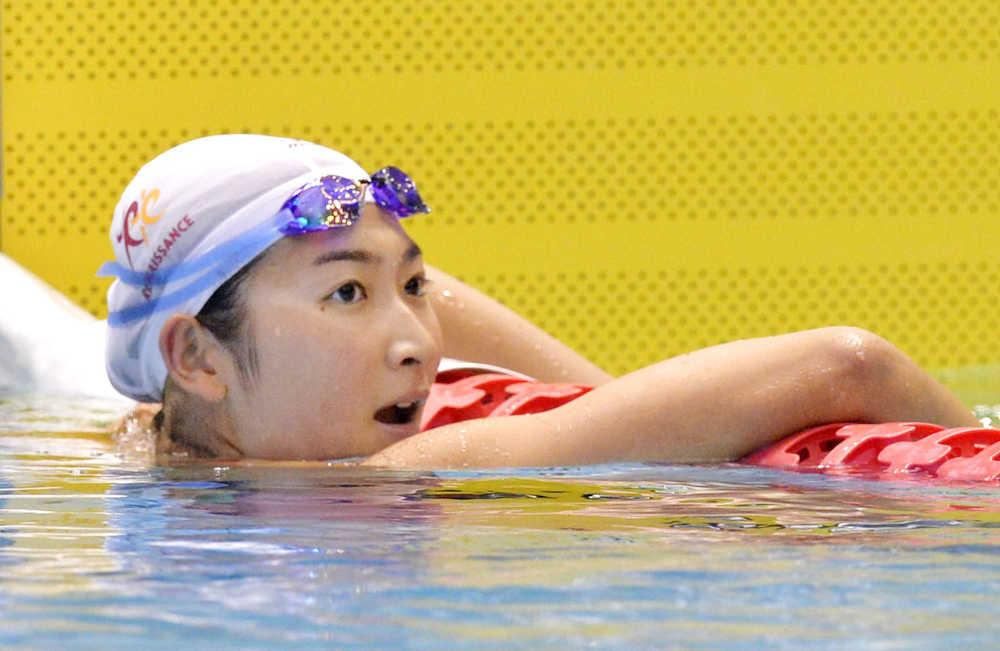女子５０メートル自由形で２４秒４８の日本新記録をマークした池江璃花子＝東京辰巳国際水泳場