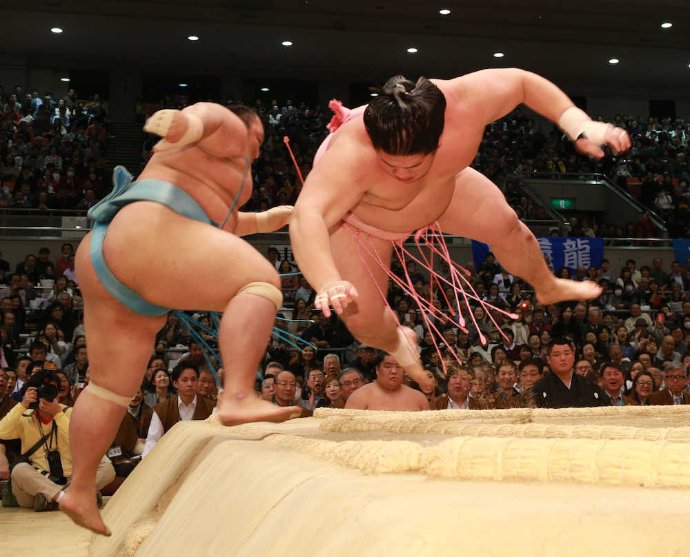 宇良まるで闘牛士　土俵際、琴勇輝をひらり　後半へ勝ち星増やす