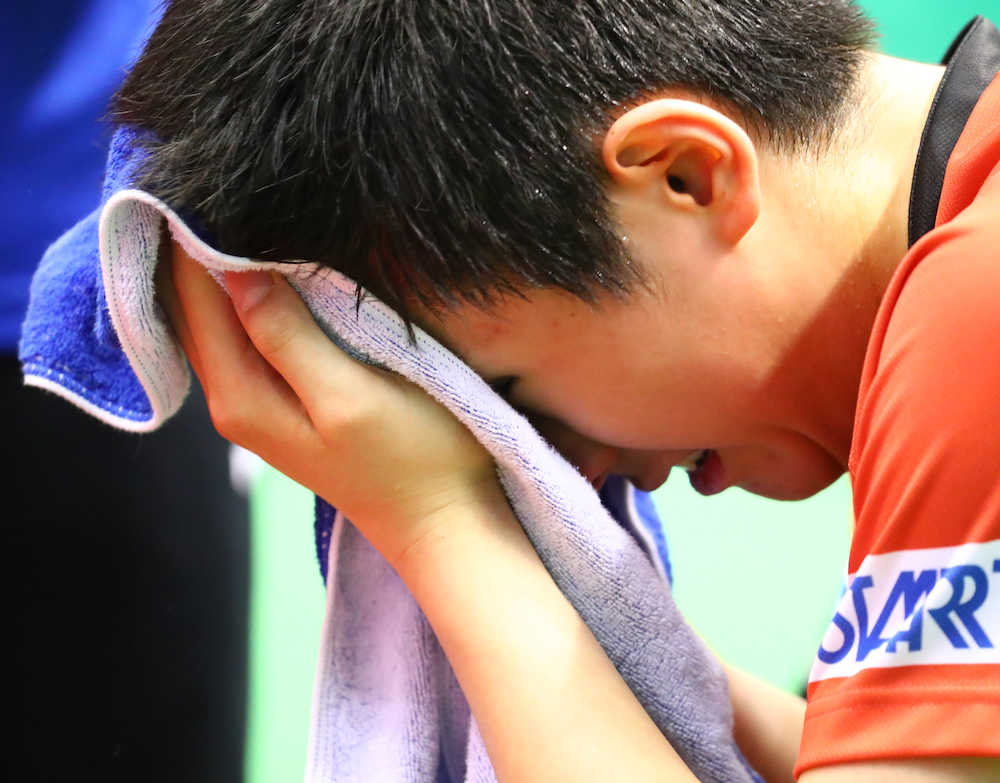張本　本戦出場逃し涙、中国期待の２０歳の新鋭に１―４完敗