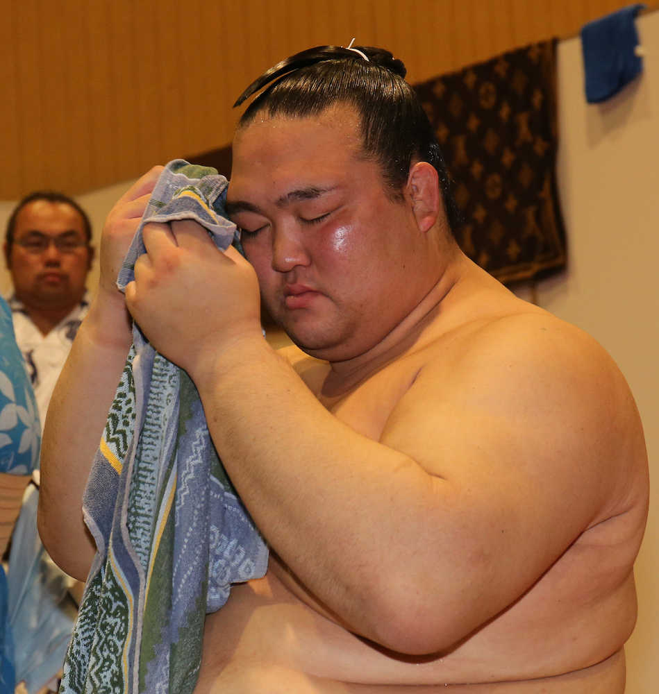 【画像・写真】稀勢連敗せず　白鵬、最多勝へあと「７」勝　３横綱安泰も鶴竜は休場