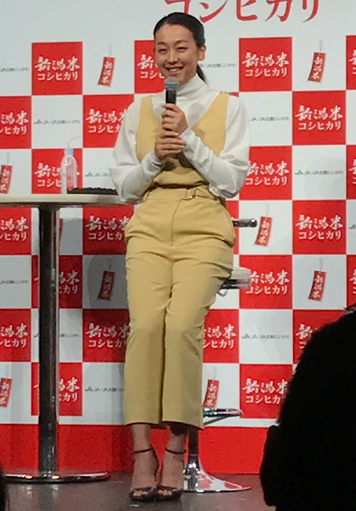 ２７歳の誕生日に新潟米コシヒカリの新ＣＭ発表会に参加し、笑顔を見せる浅田真央さん