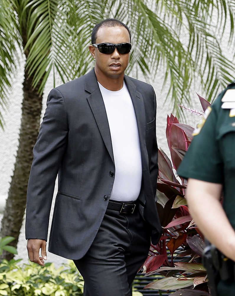 ２７日、フロリダ州パームビーチの裁判所に到着したタイガー・ウッズ選手　（ＡＰ）
