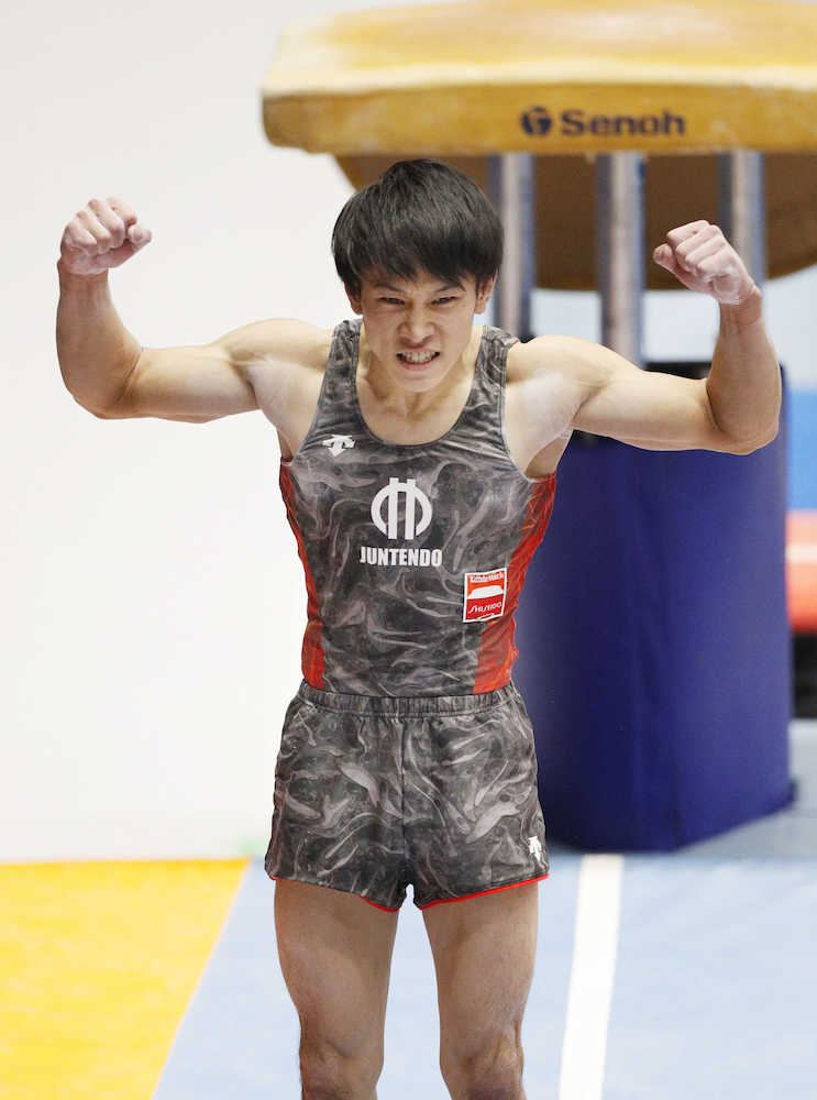 順大連覇　世界選手権代表の谷川、跳馬で圧巻の演技