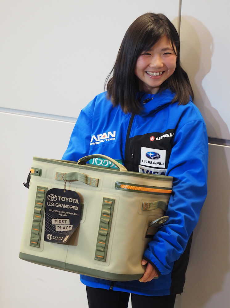 初優勝の１６歳岩渕麗楽が帰国　祝福「メッセージも返すのが大変なぐらい来てうれしかった」