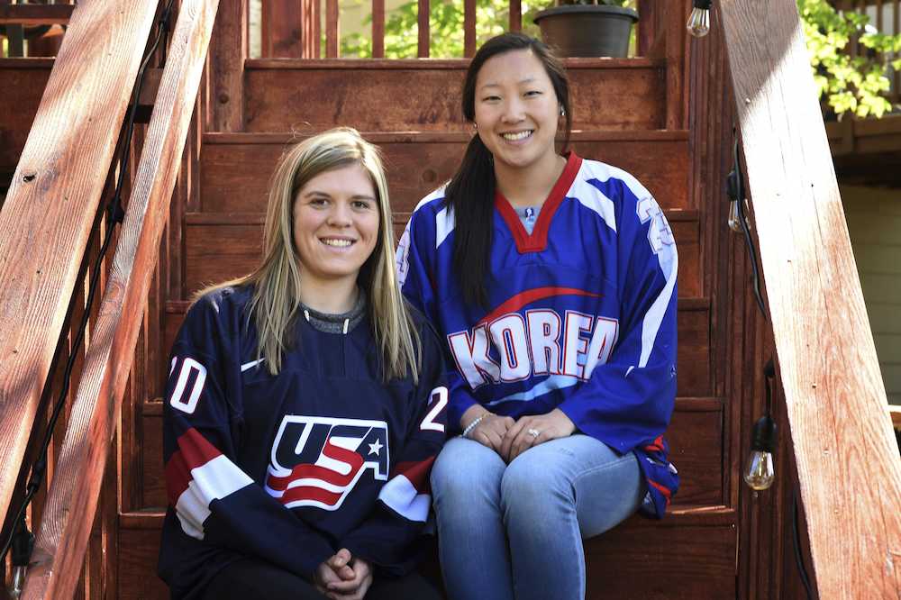 韓国代表と米国代表で平昌五輪に出場するマリッサ（右）とハンナのブラント姉妹（ＡＰ）
