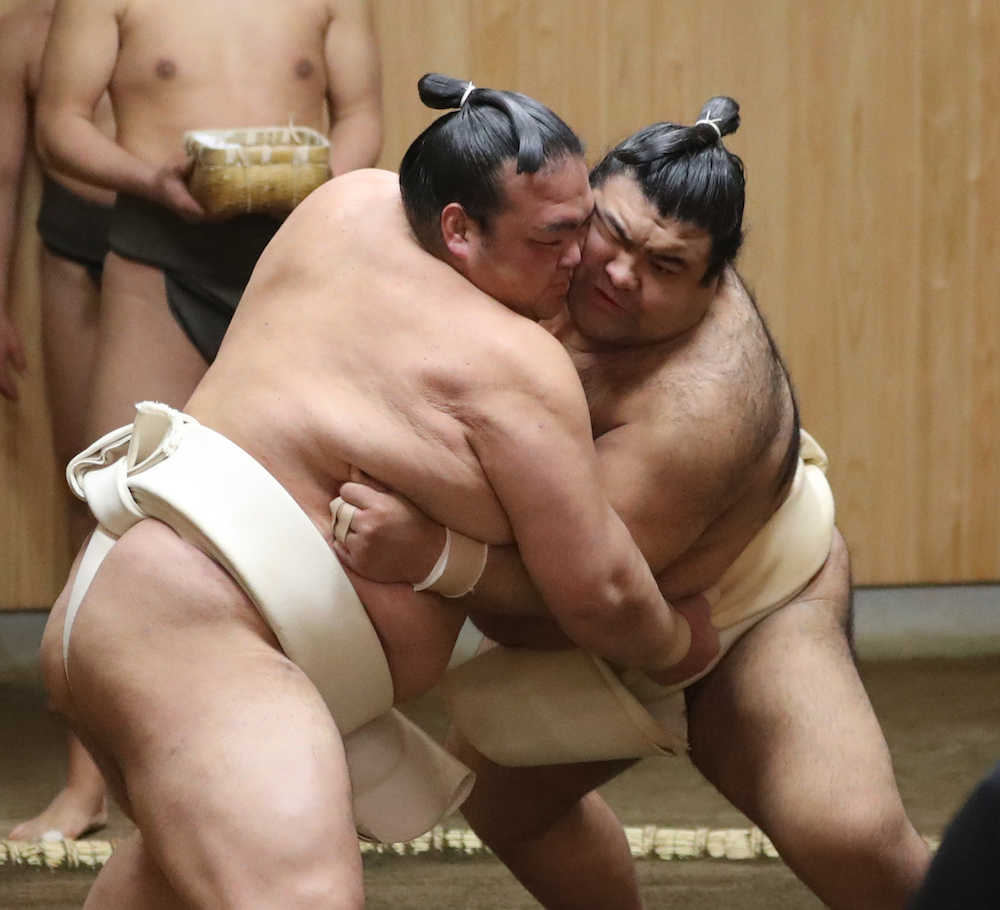 稀勢、再起へ高安と三番稽古　１８番取り１２勝「感覚いい」