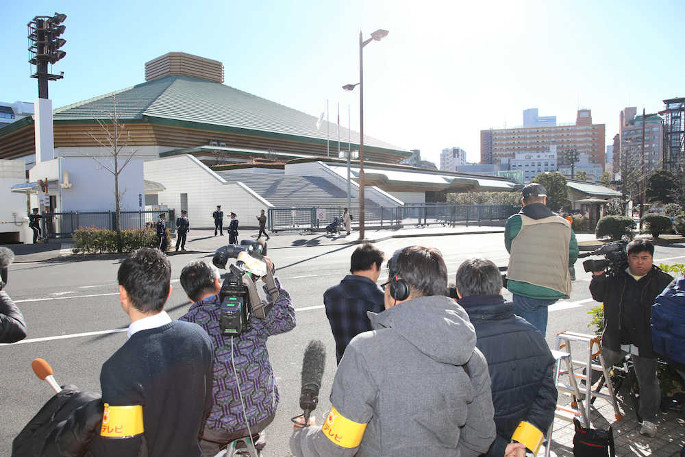 国技館側に報道規制　報道陣道路挟み待機　日本相撲協会が要請