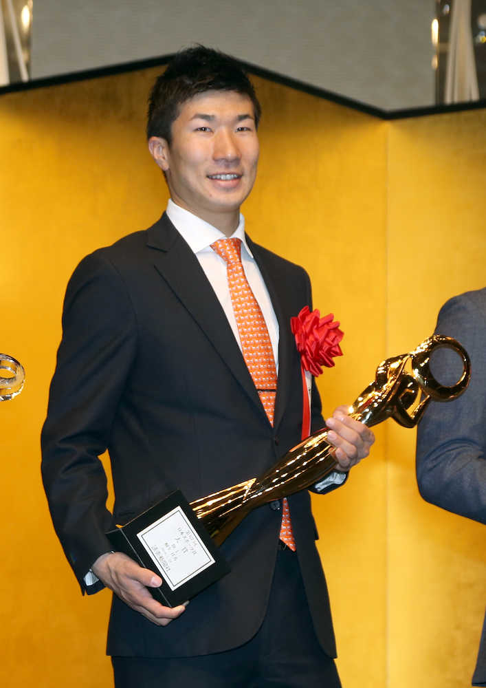 桐生、決意新た「同世代に遅れないように」日本スポーツ賞表彰