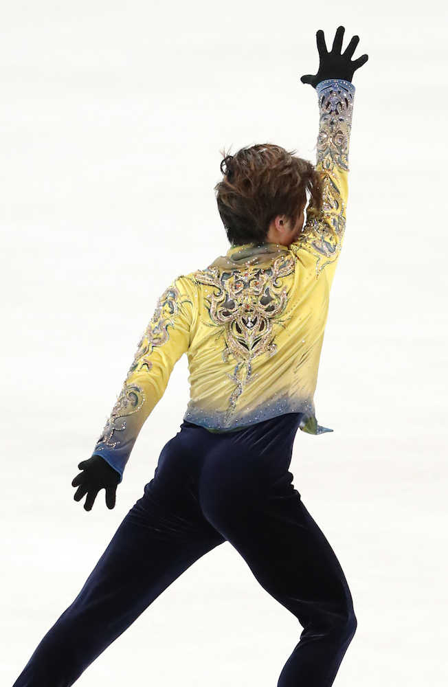 【画像・写真】宇野昌磨“ゴールド”新衣装で登場　４回転トーループを入念チェック